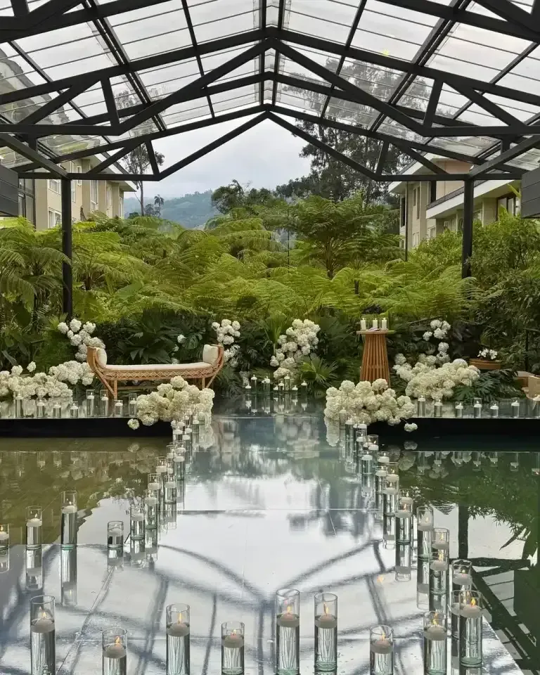 Ceremonia rodeada de naturaleza en bodas en el Eje Cafetero, inspiración para quienes buscan ideas para boda en termales en Manizales.