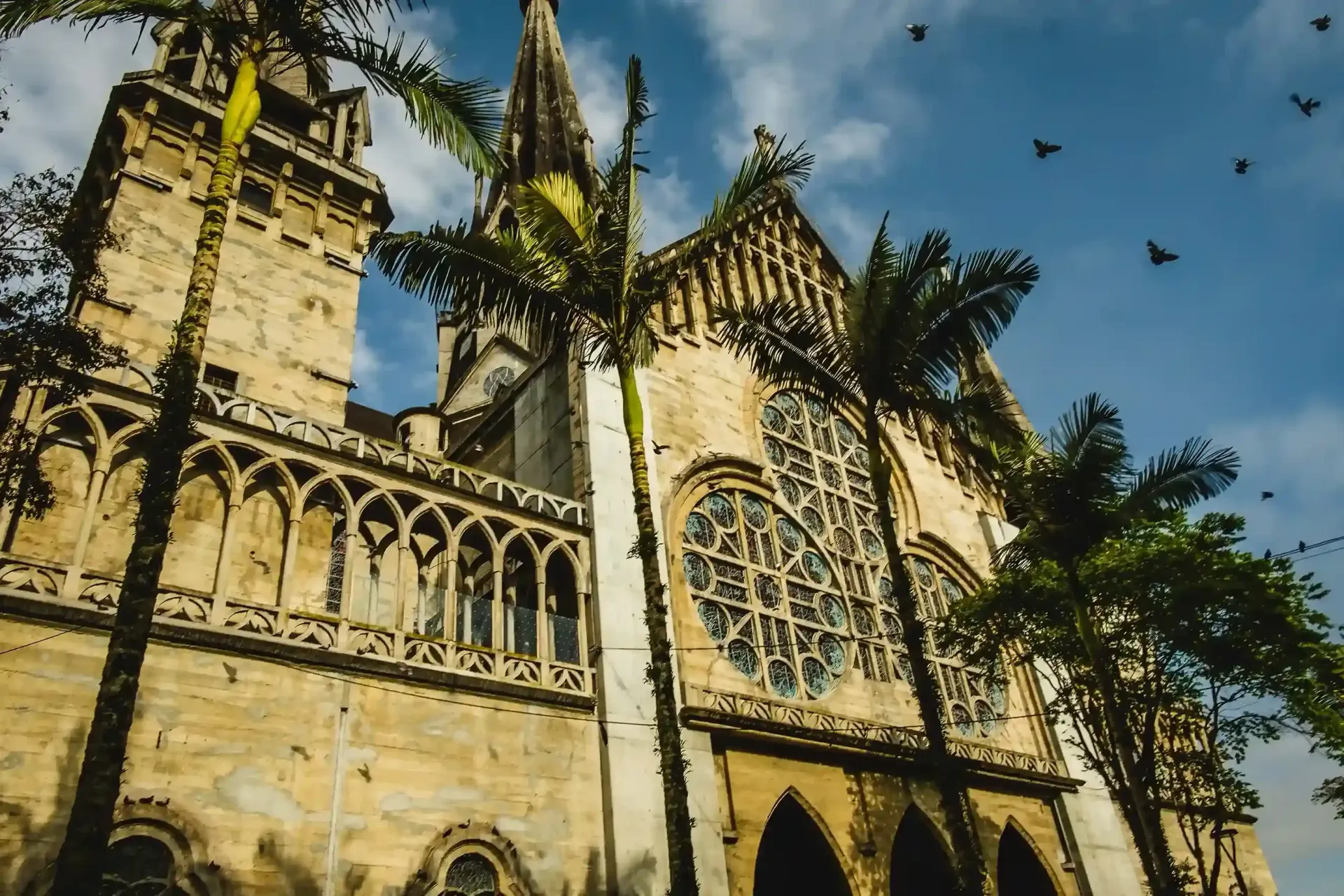 Catedral Basílica de Manizales, uno de los sitios turísticos más emblemáticos del Eje Cafetero.