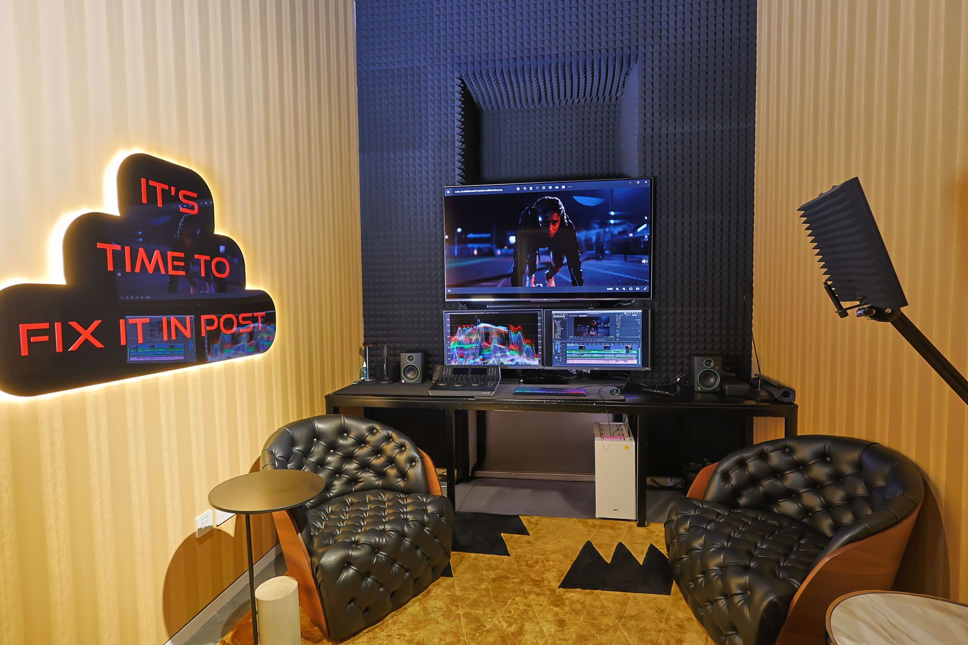 There is a sign on the wall that says `` it 's time to fix it in port ''.