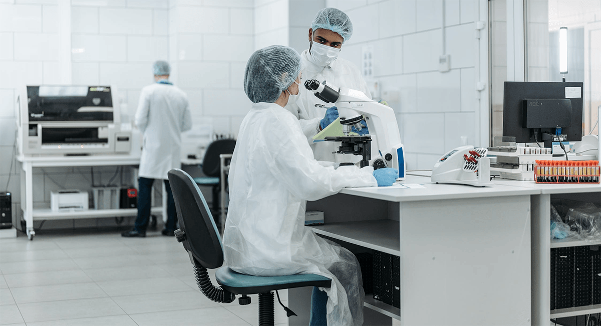 pharma workers in laboratory