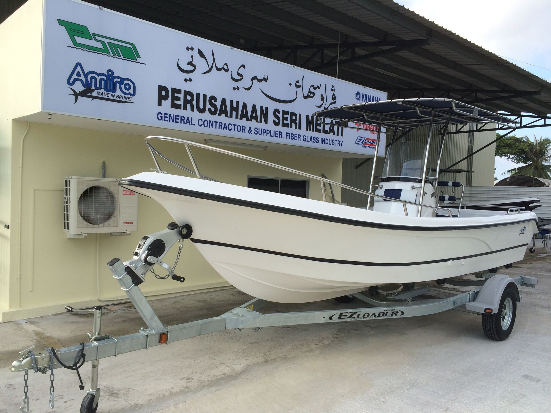 Amira boat 21feet complete with Ez loader trailer