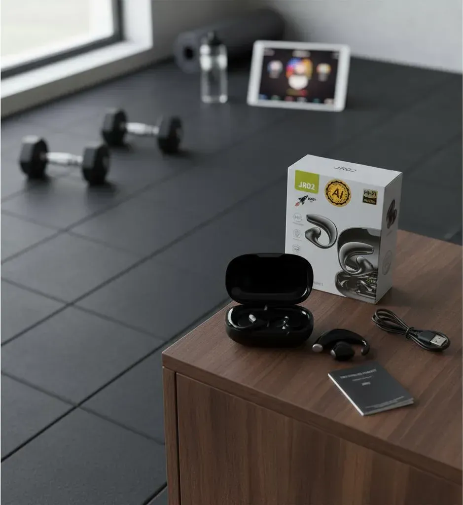 Auriculares inalámbricos negros con estuche de carga. Incluyen ganchos para la oreja.