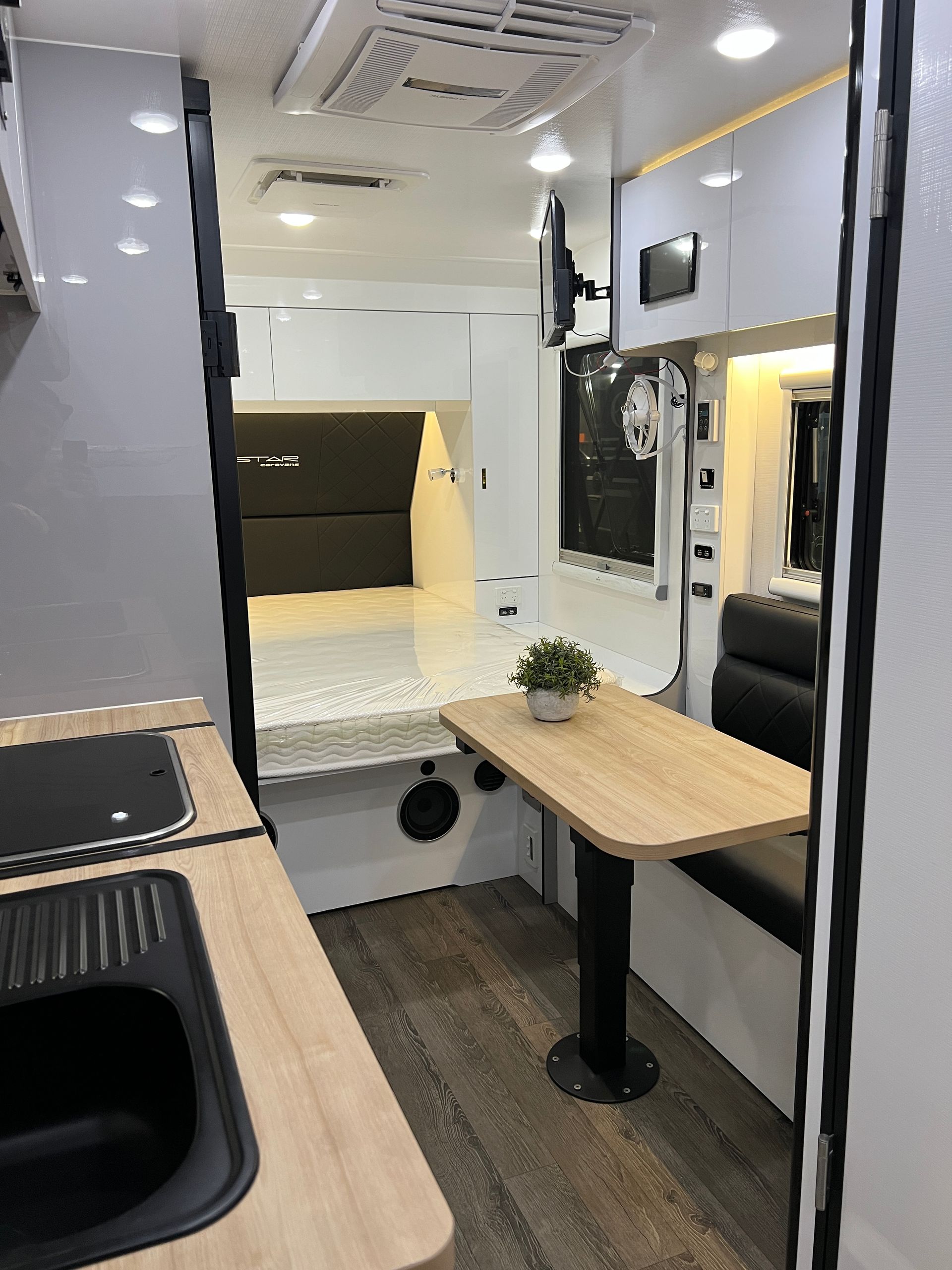 Oz Star Kookaburra interior