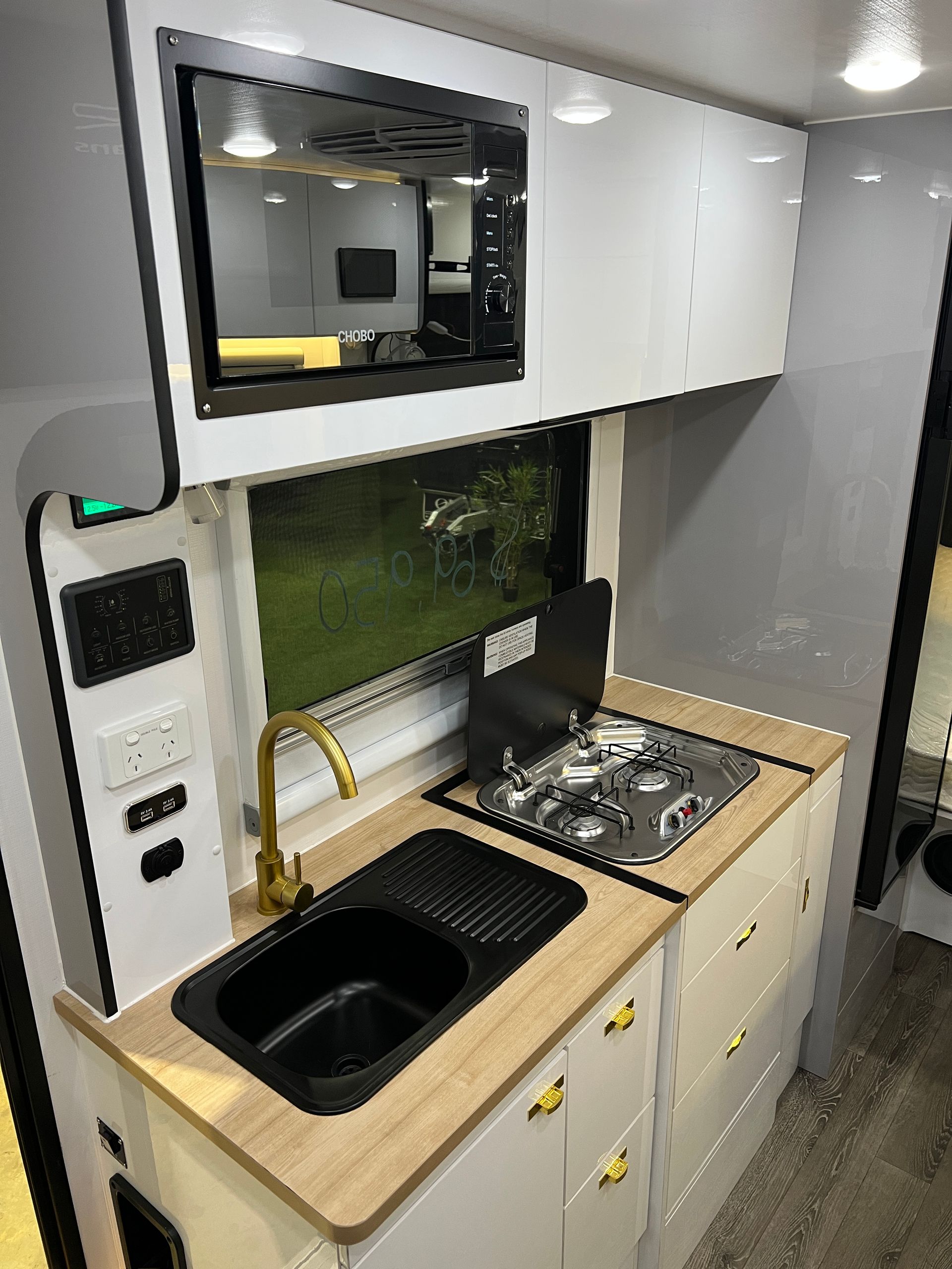 Oz Star Kookaburra sink and burner