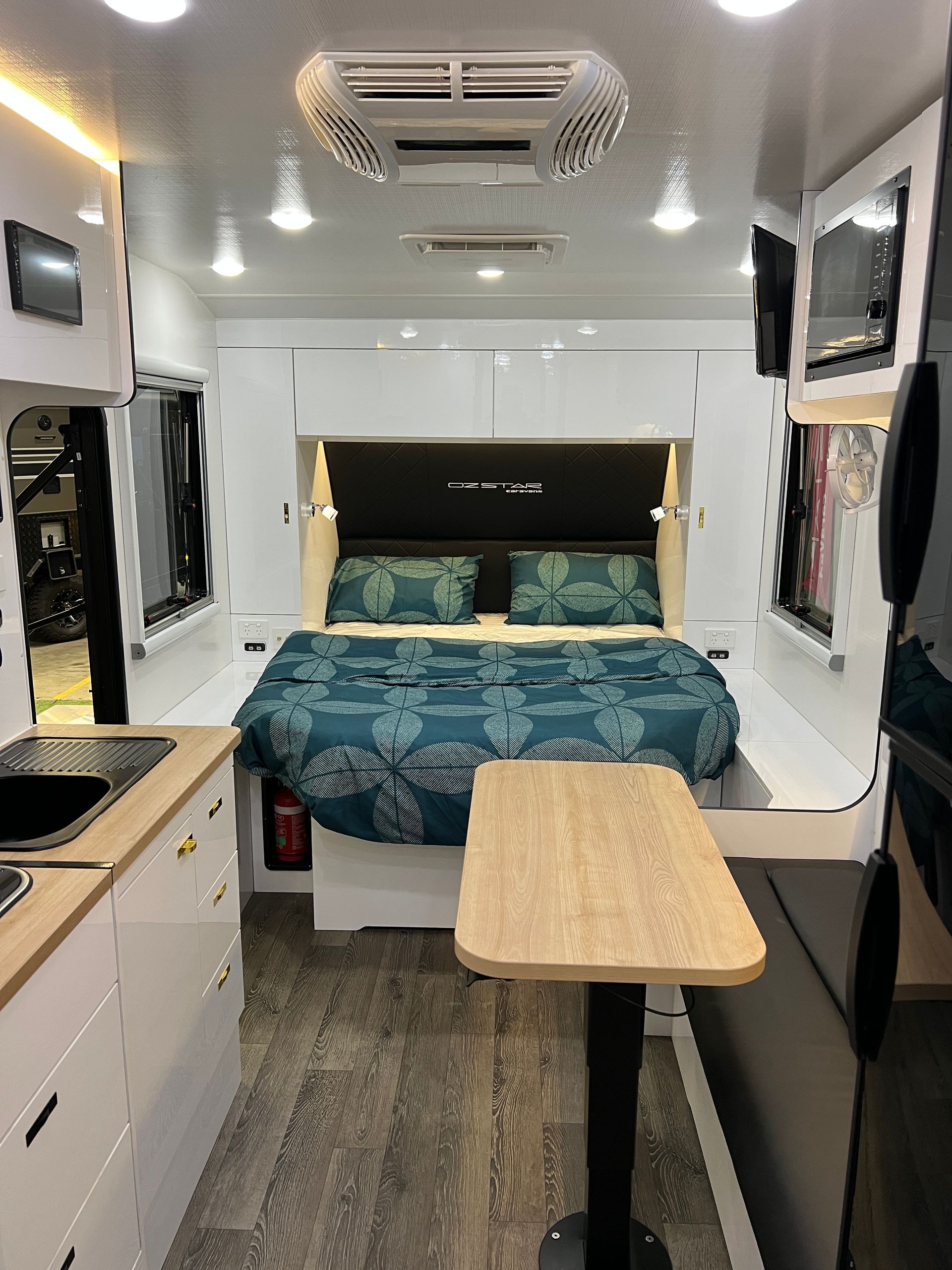 Oz Star Emu interior