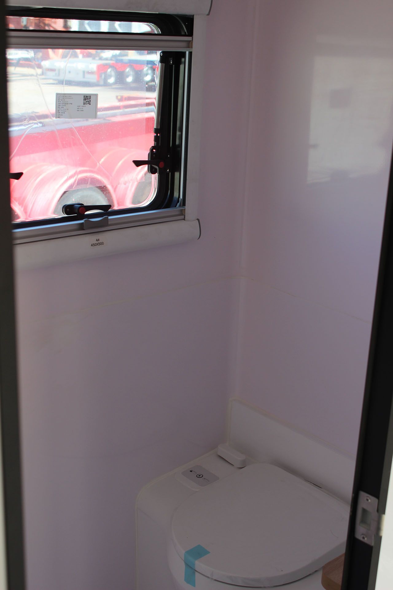 Oz Star Cockatoo bathroom