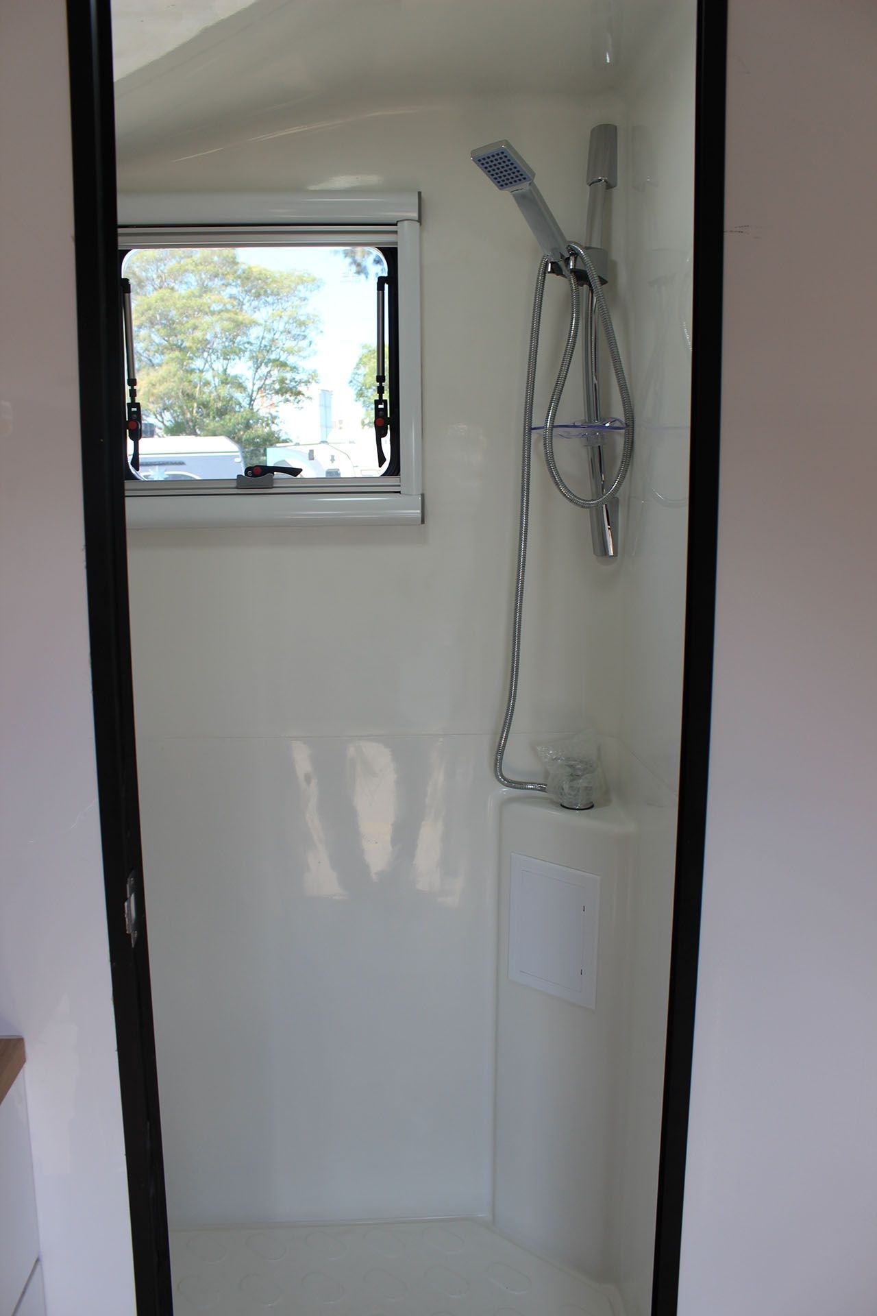 bathroom inside the Oz Star Dingo