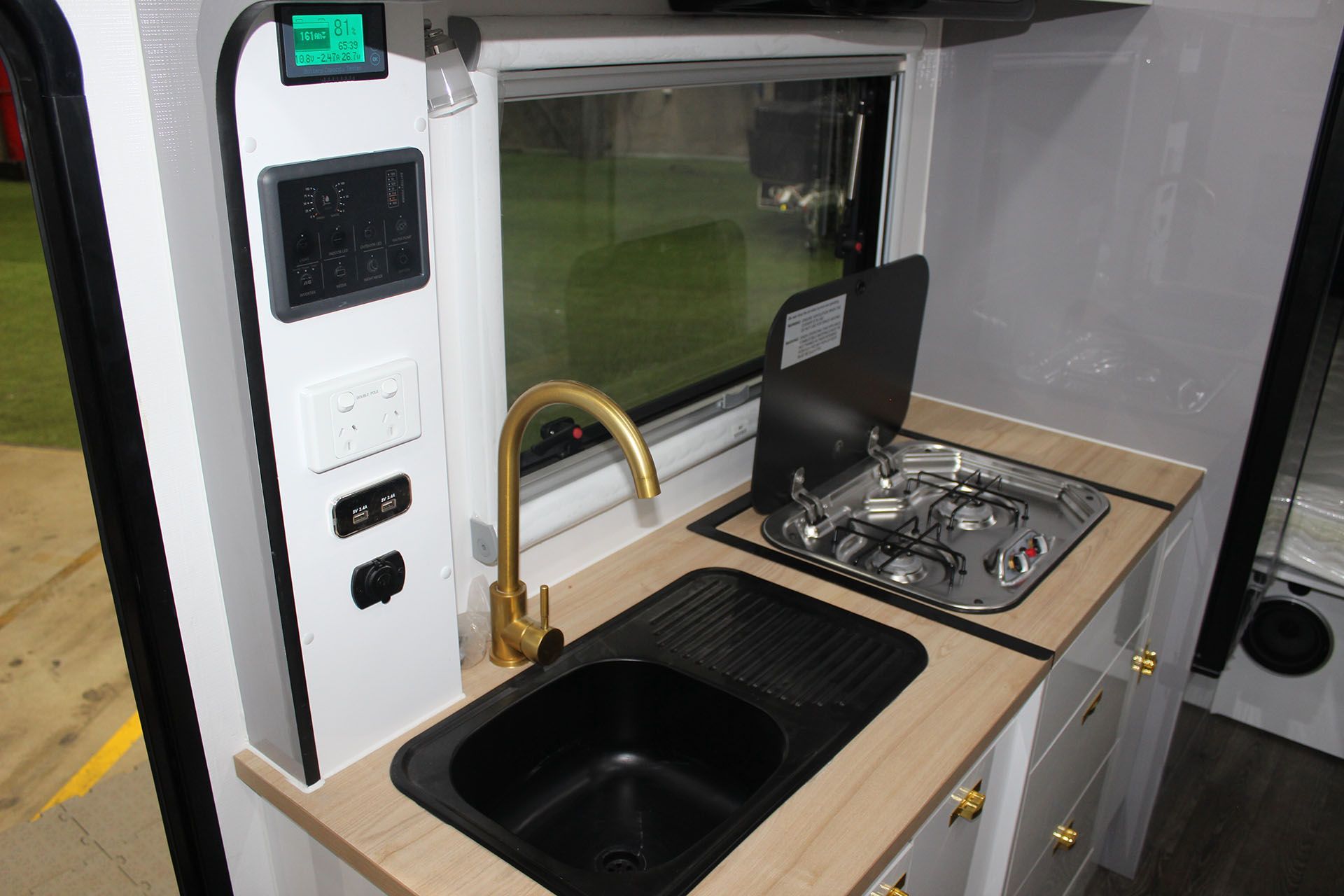 Oz Star Kookaburra sink and burner