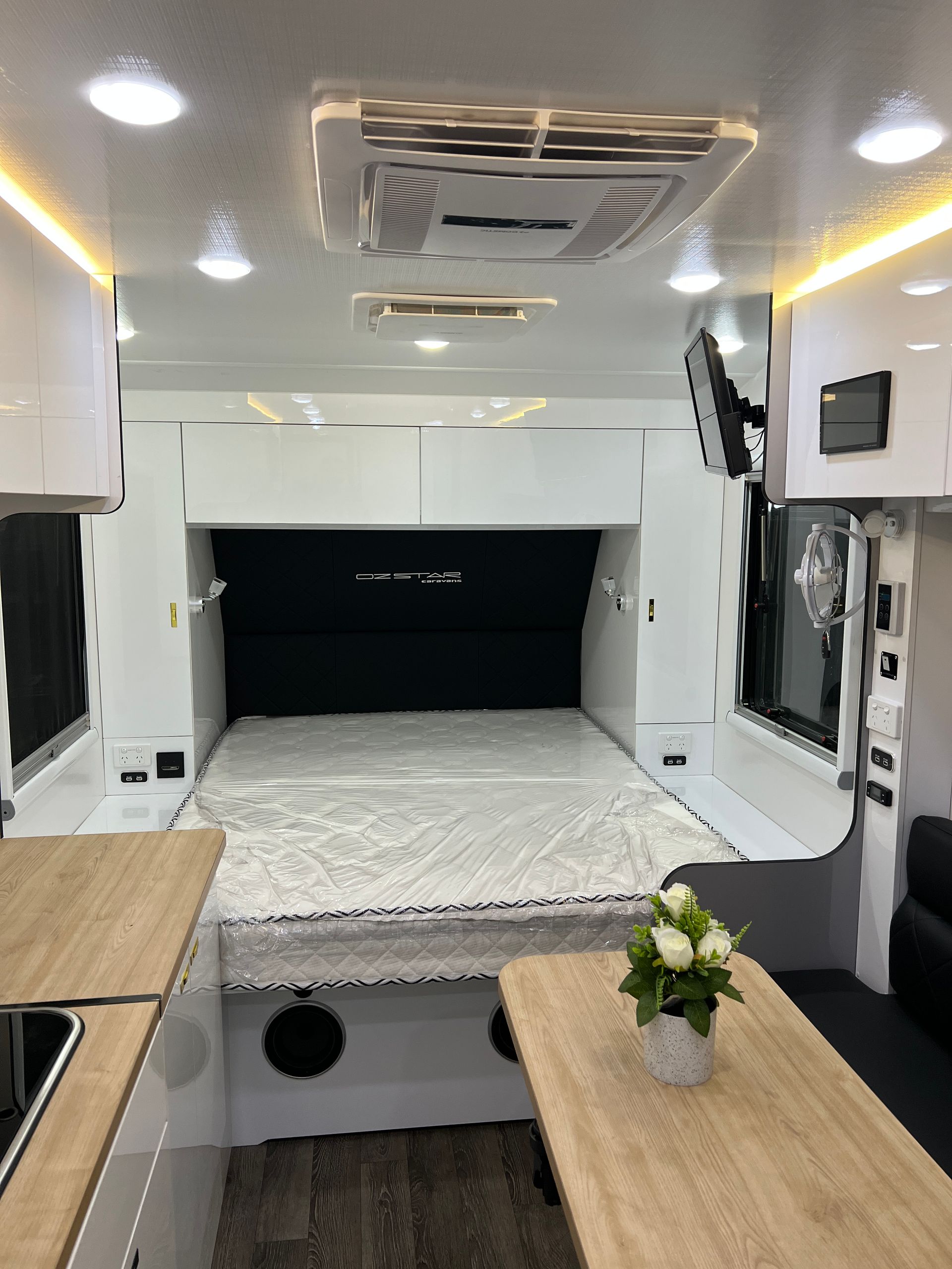 Oz Star Platypus with bed and kitchen visible