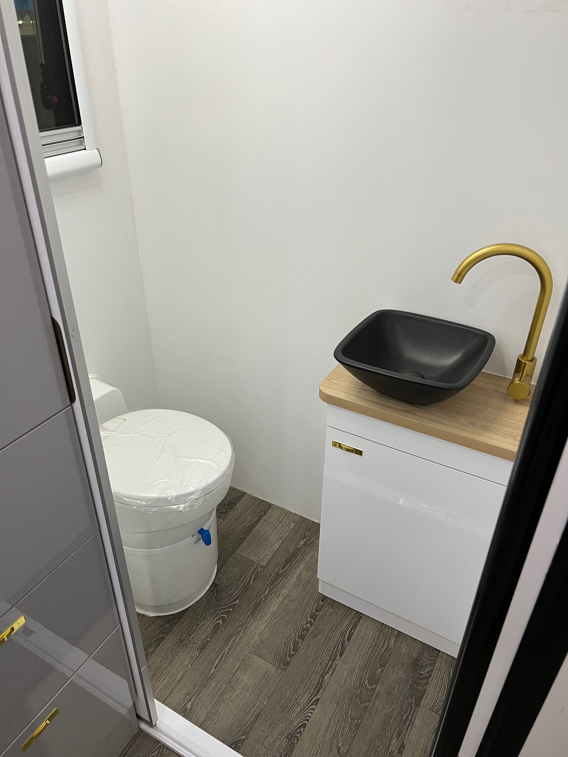 Oz Star Platypus bathroom