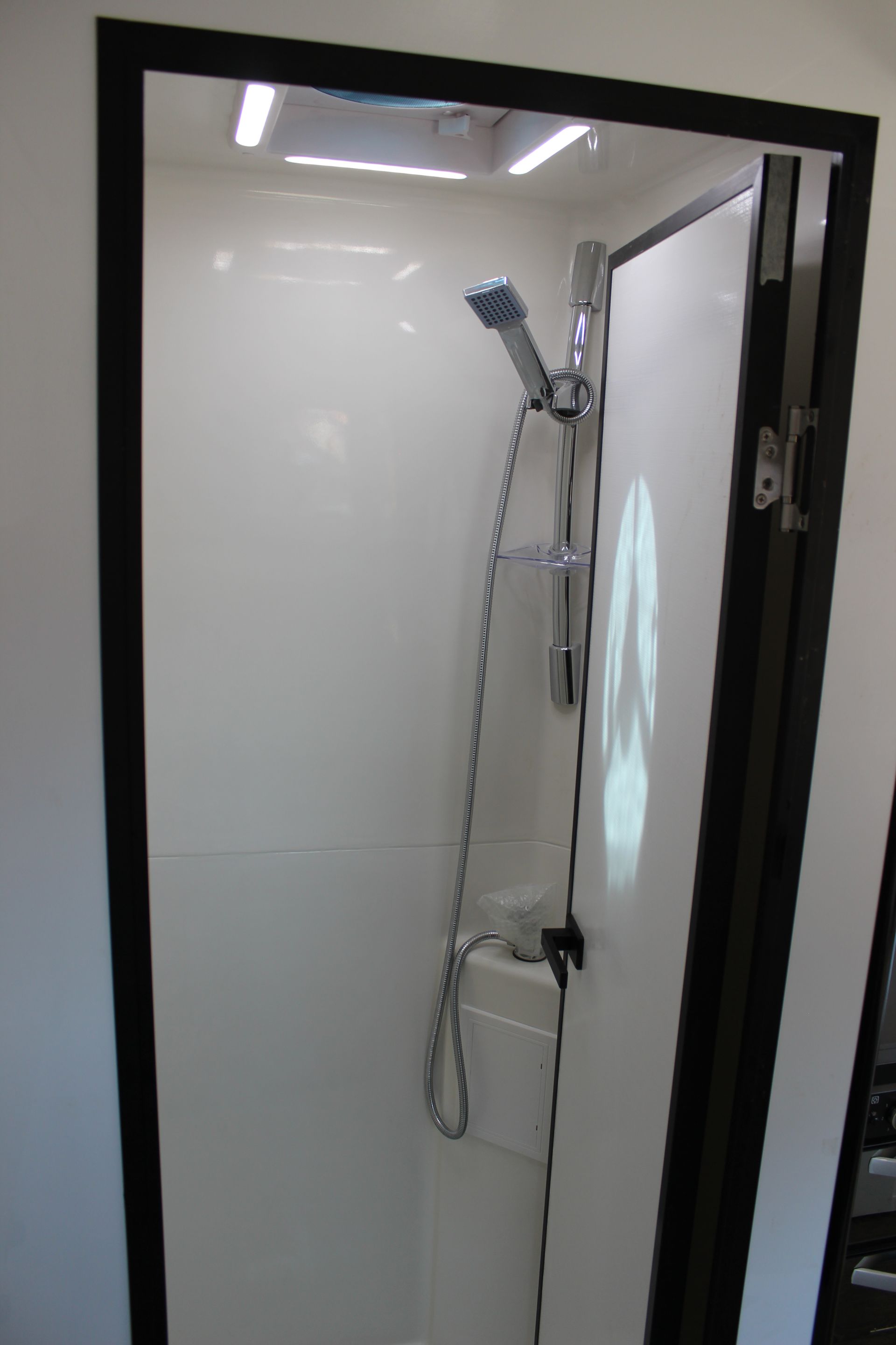 another view of Oz Star Wombat's bathroom