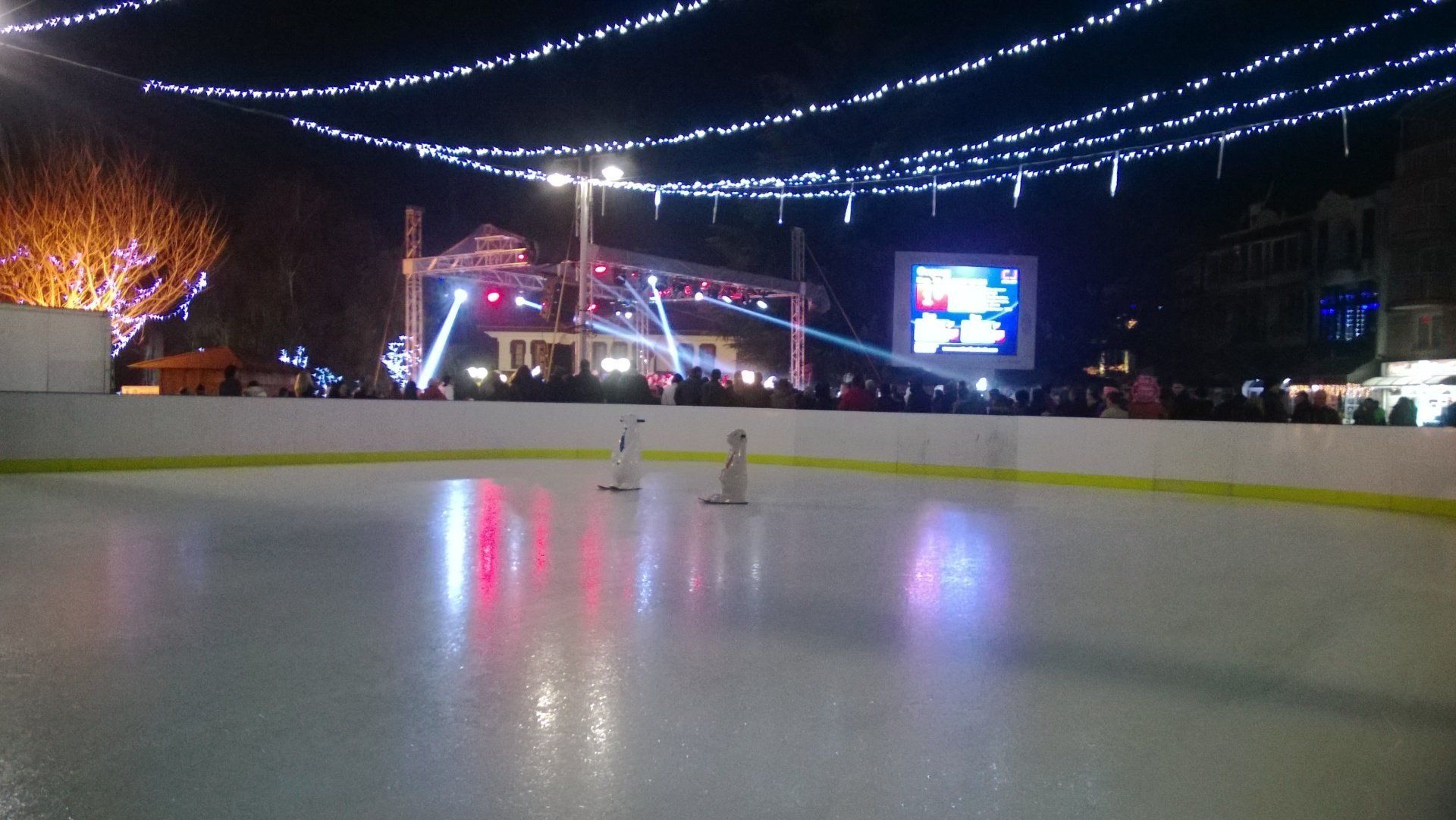 Eislaufplatz bei Nacht