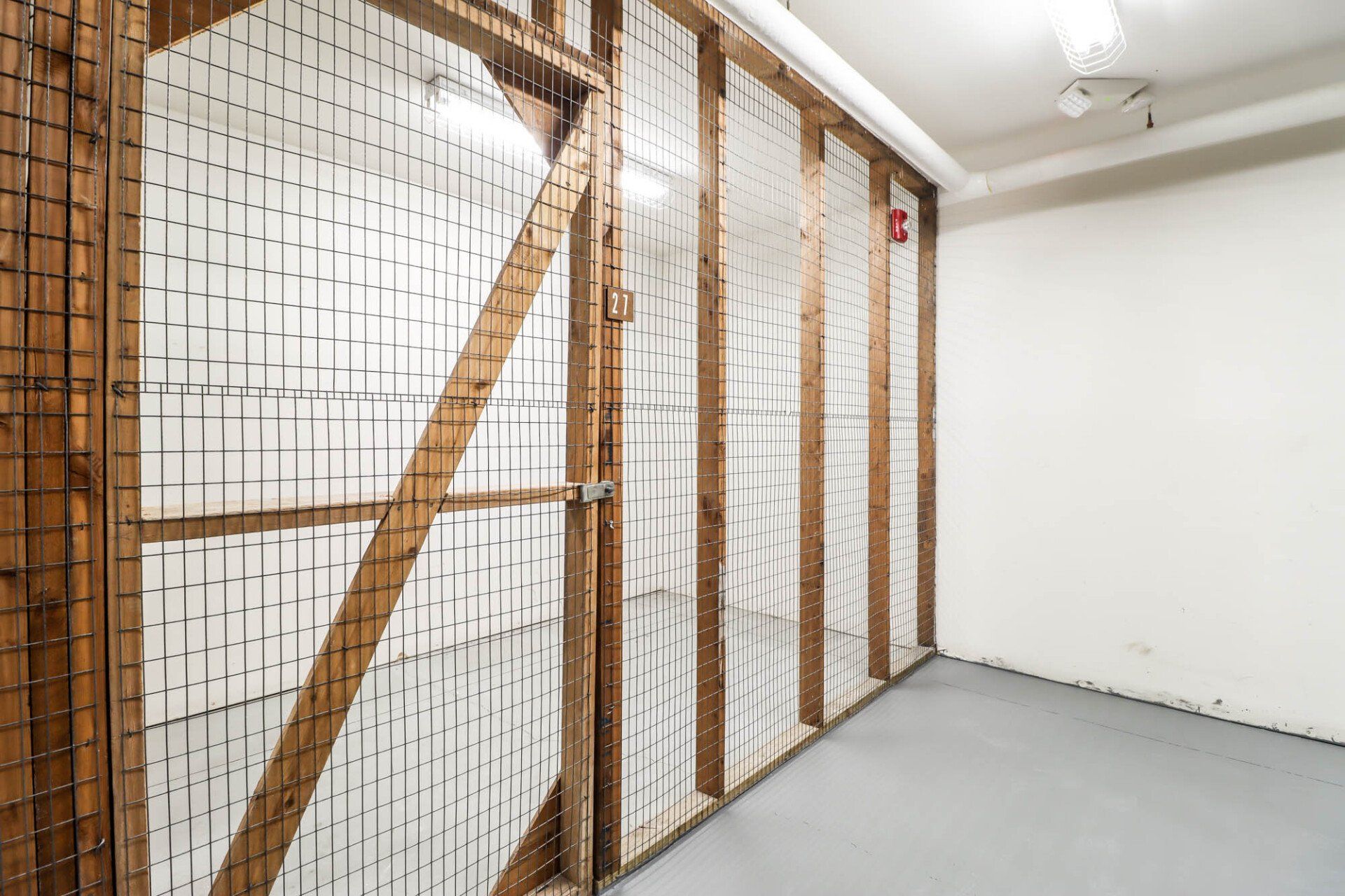 Room With Screen – New Milford, CT – Chestnut Grove