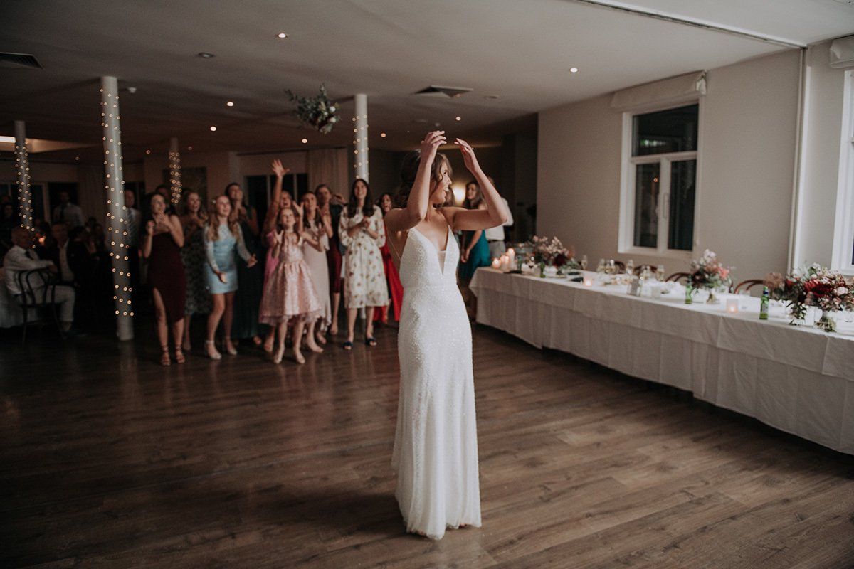 the bouquet toss, Lindenderry at Red Hill