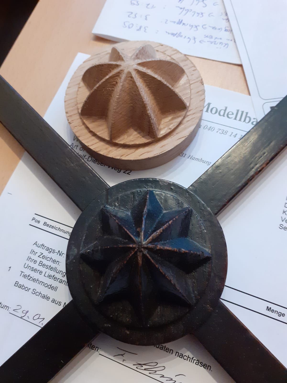 Ziersterne für die Fertigung einer denkmalgeschützten Tür