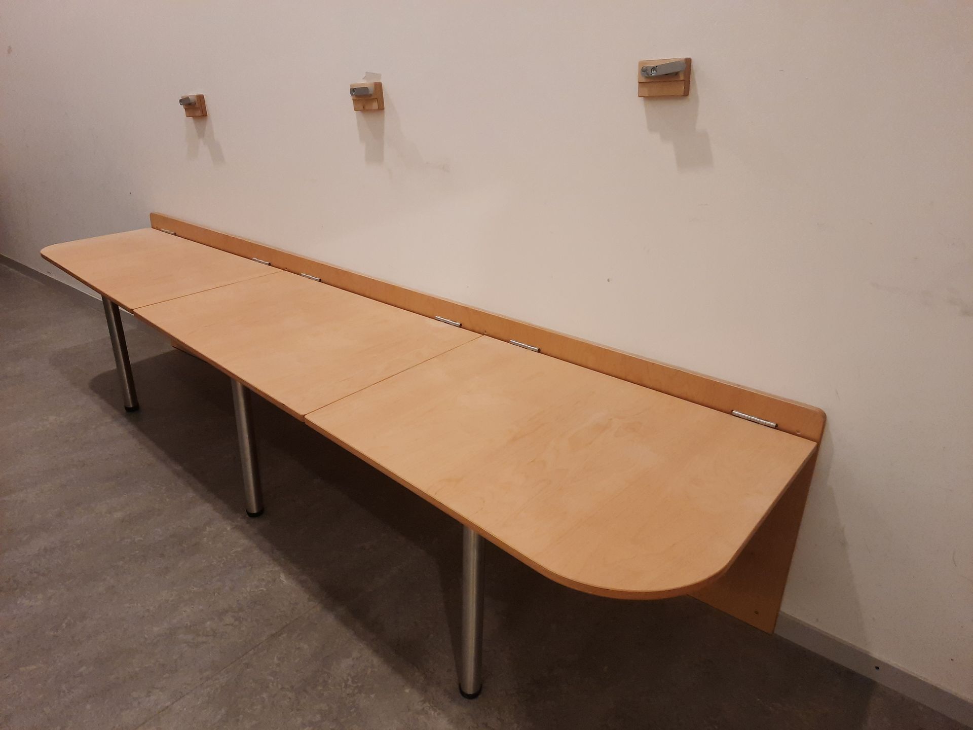 Klapptische in Schulküche