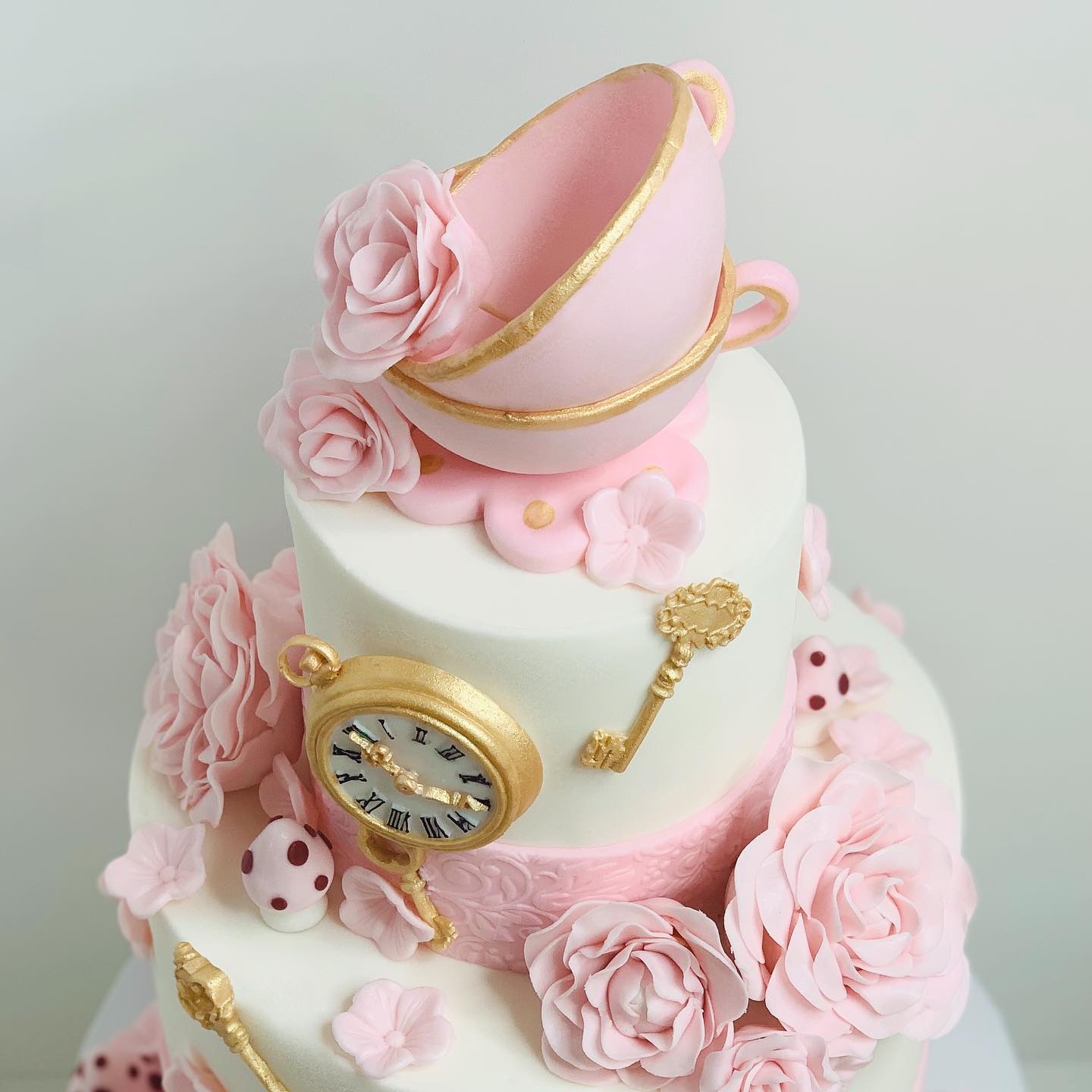 Alice in Wonderland Themed Cake – Kissimmee, FL – Kdulce Creations