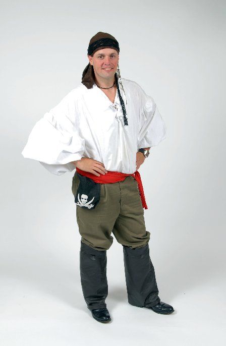 A man in a pirate costume is standing with his hands on his hips