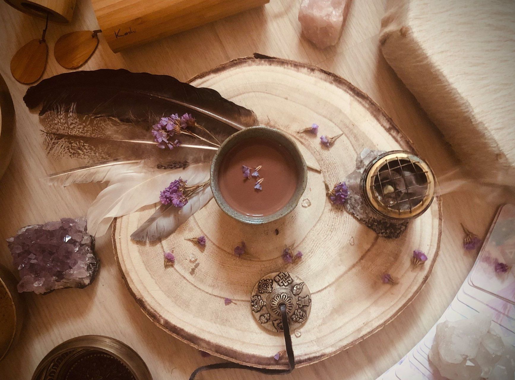 Raw cacao with oraclecards, soundhealing instruments and crystals. 