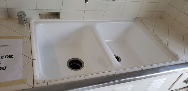 white fibreglass kitchen sink