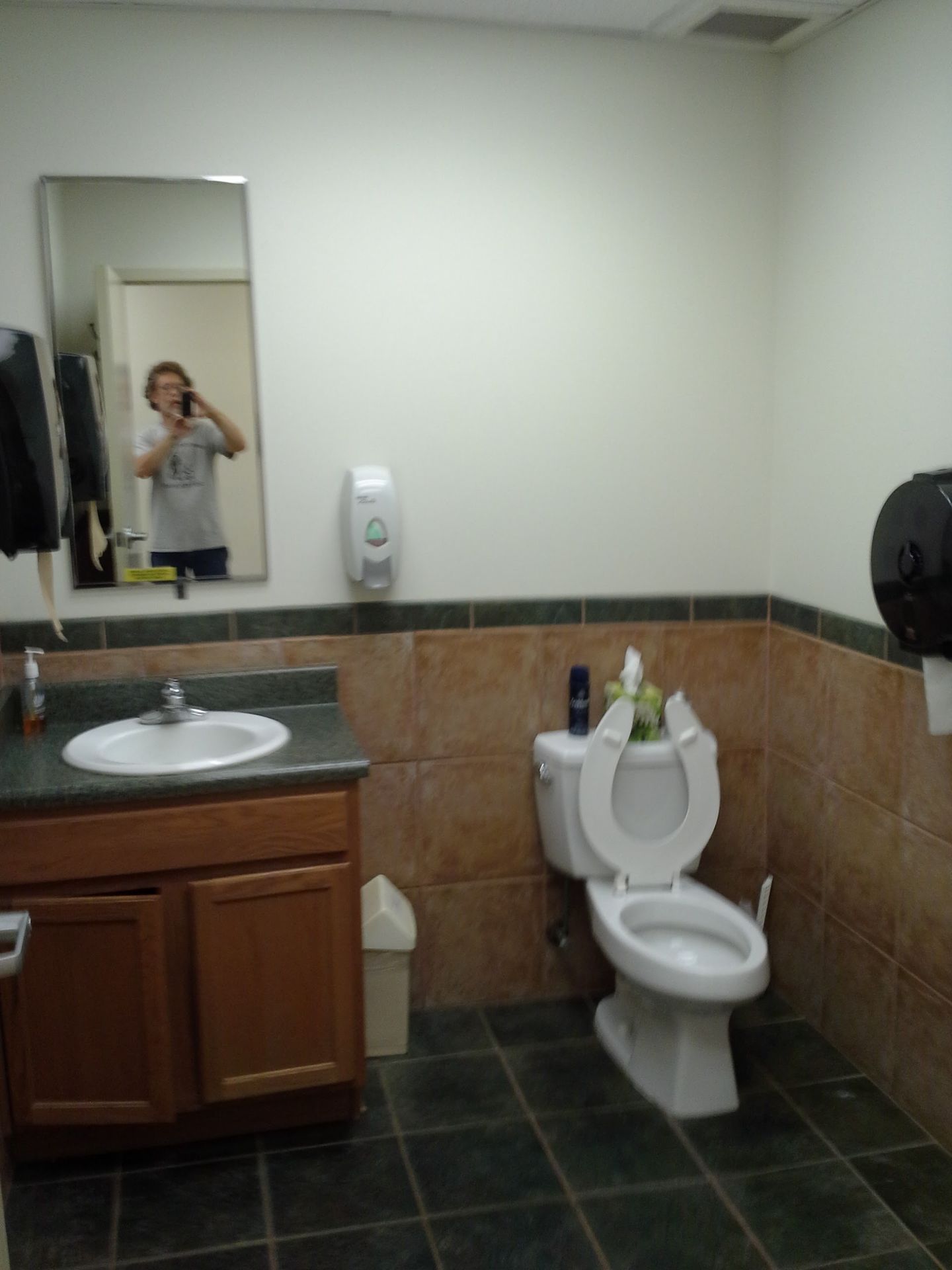 commercial bathroom cleaning