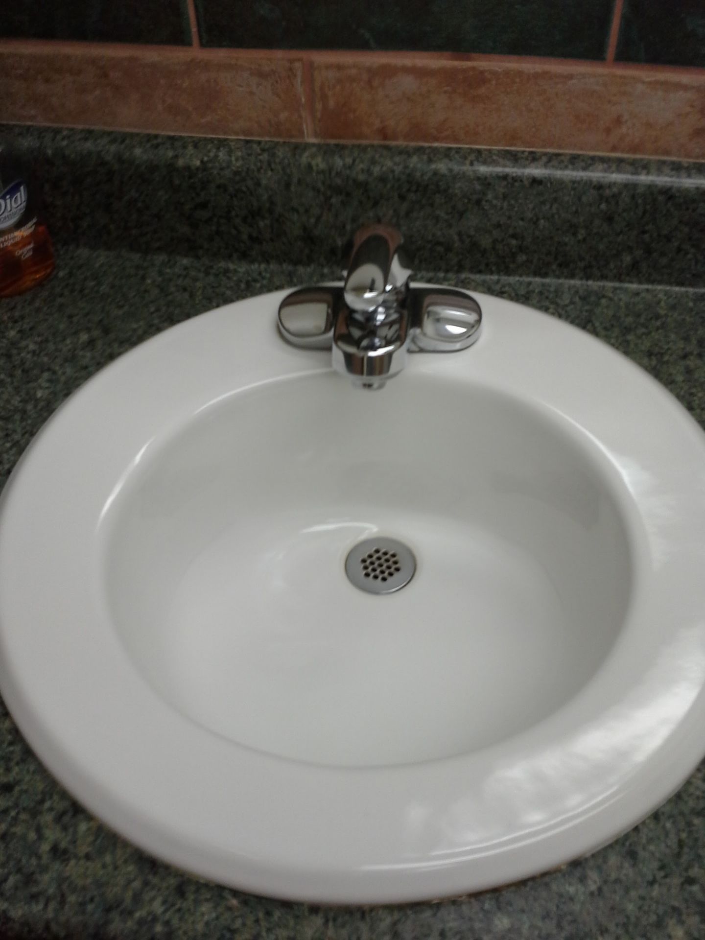 commercial bathroom cleaning