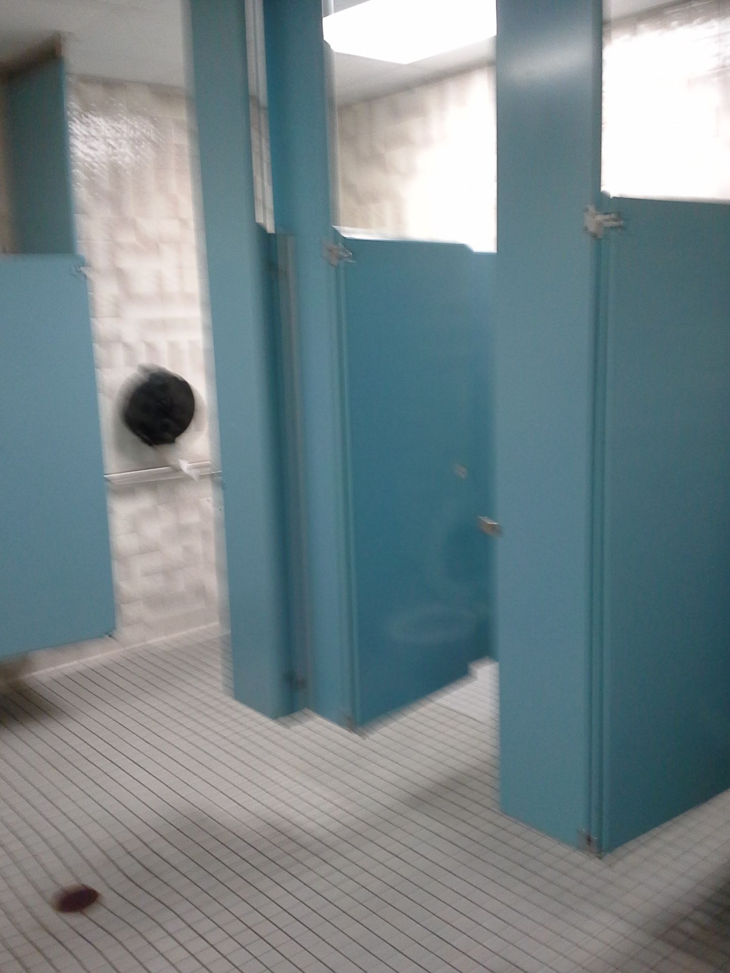 commercial bathroom cleaning