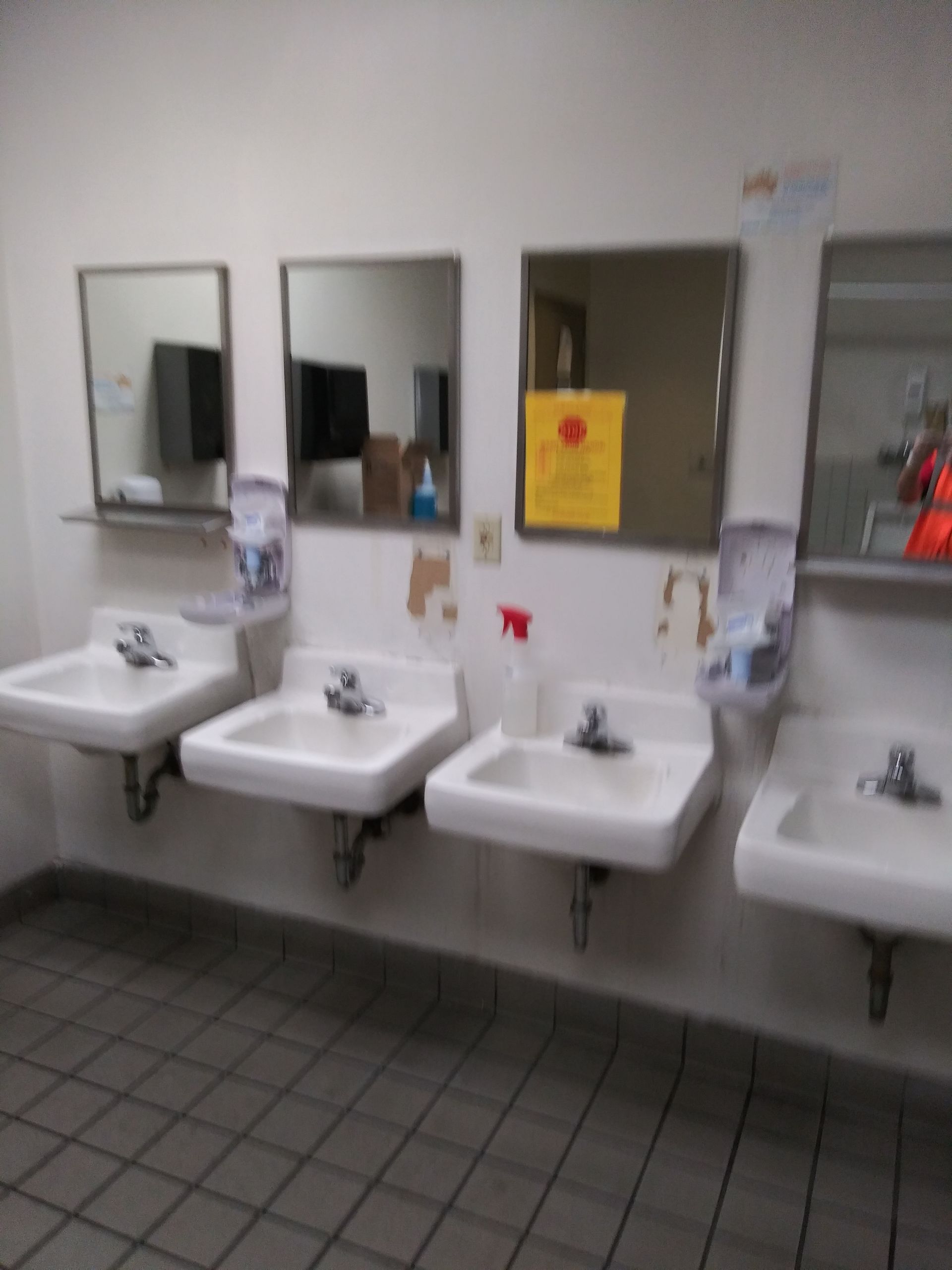 commercial bathroom cleaning