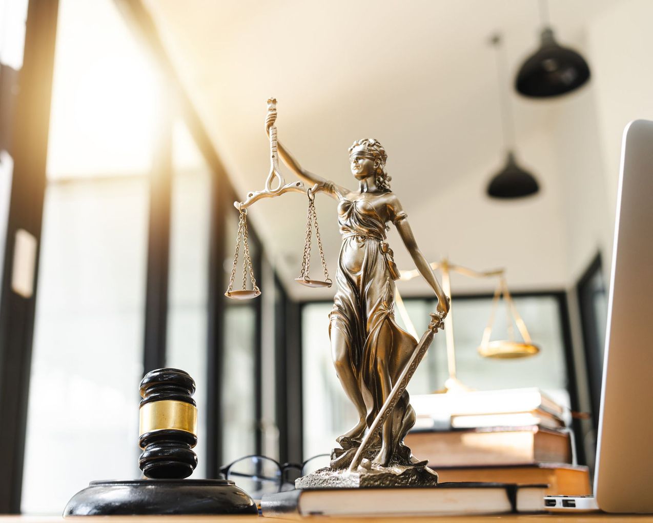 Statue of justice | Belmont, VIC | Fennelly Legal