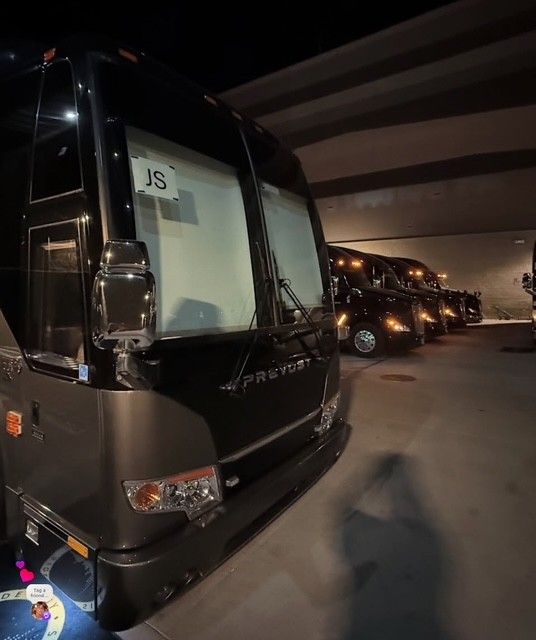 celebrity tour bus rental