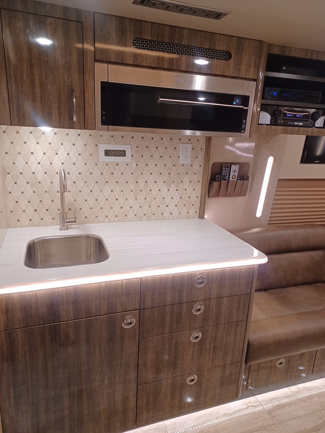 corporate luxury coach leasing