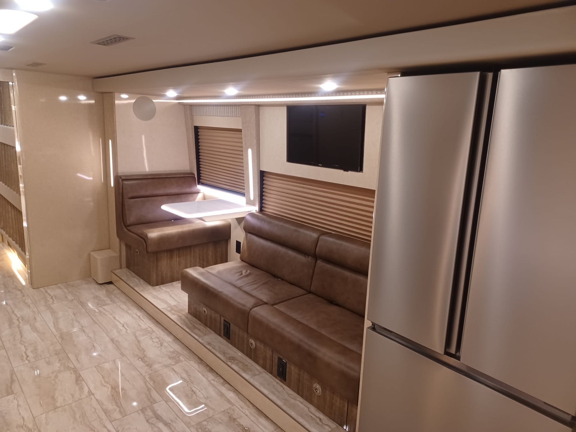 VIP coach lease USA & Canada