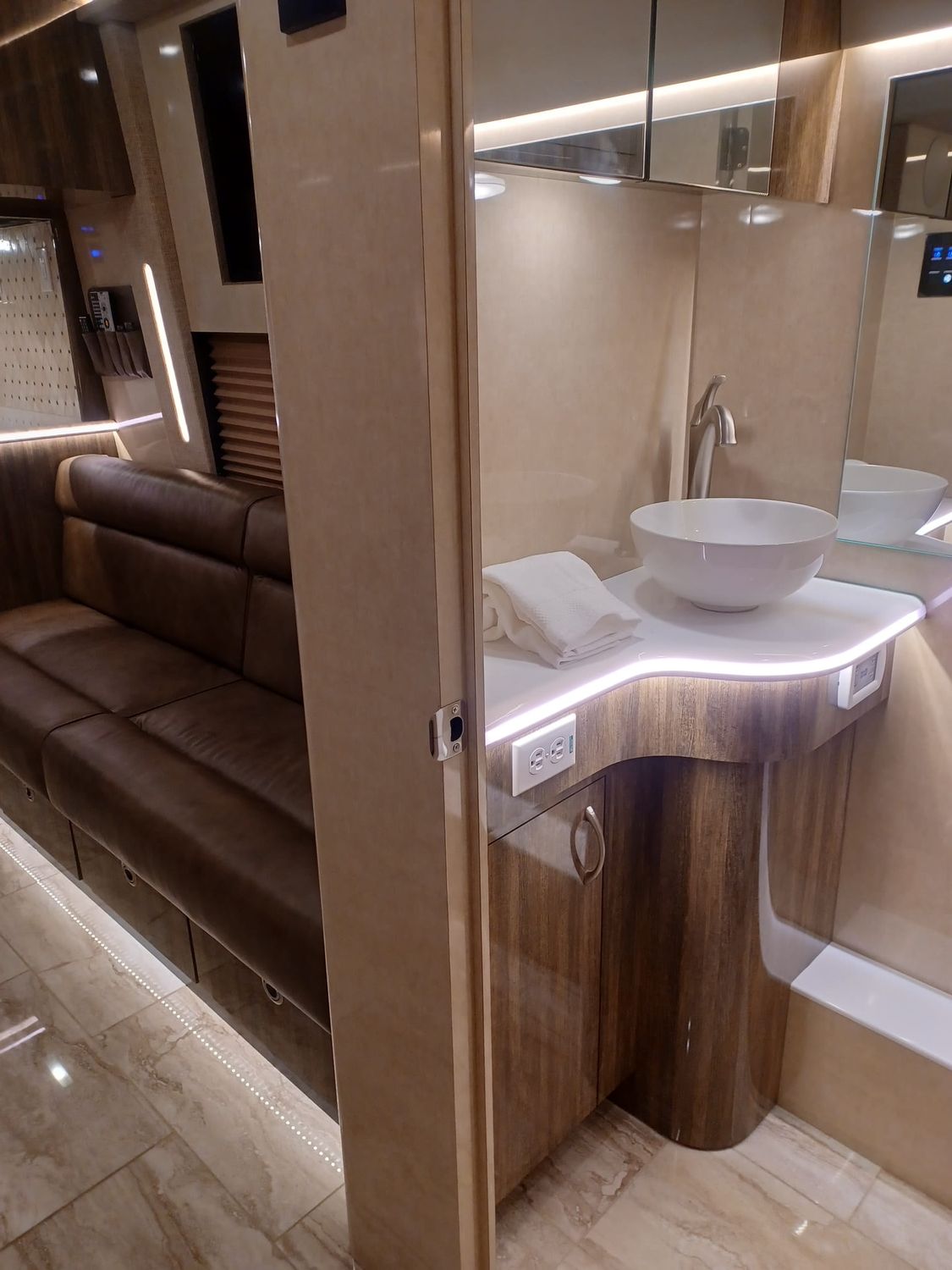 music tour coach with driver