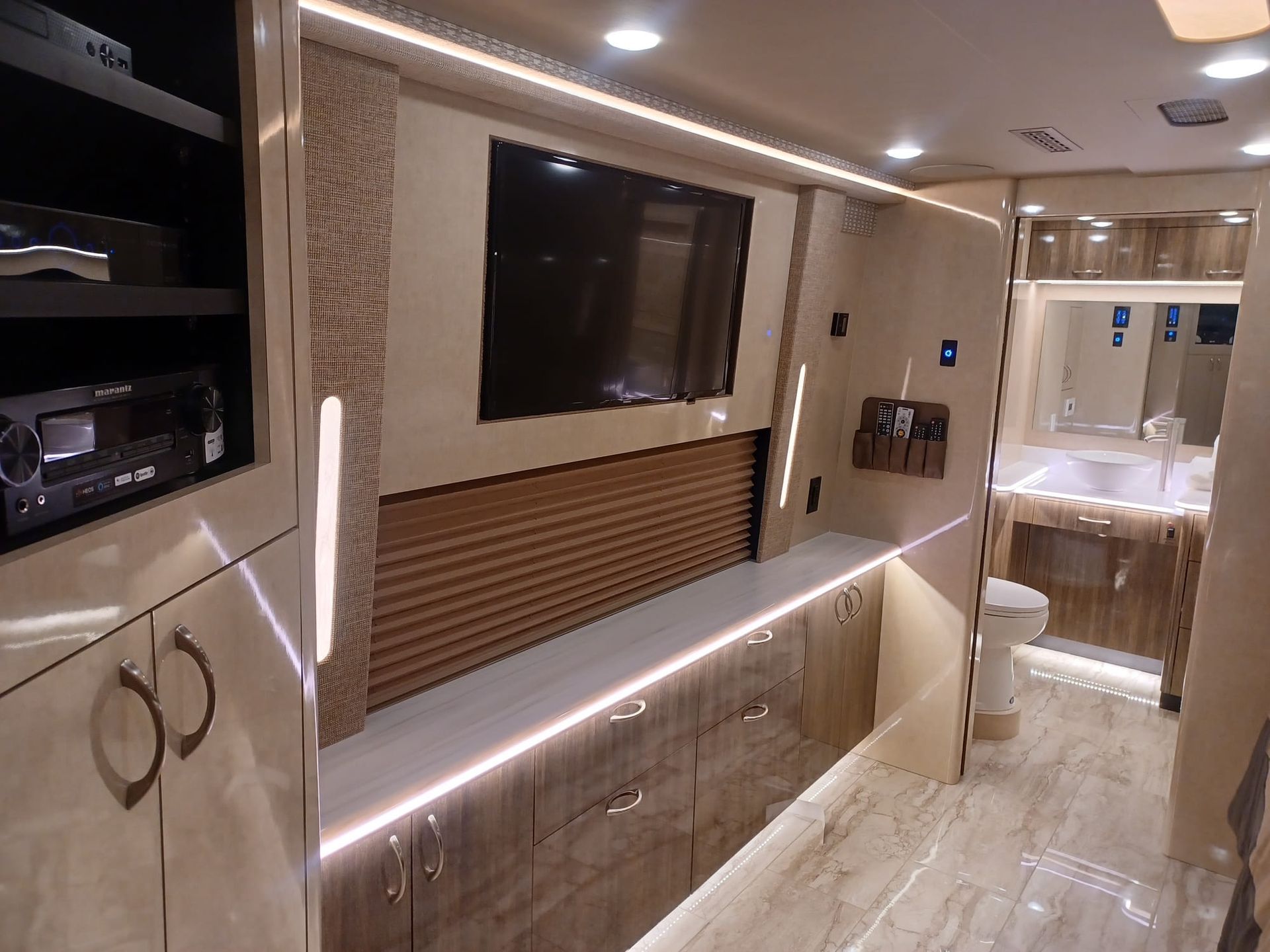 artist tour coach leasing