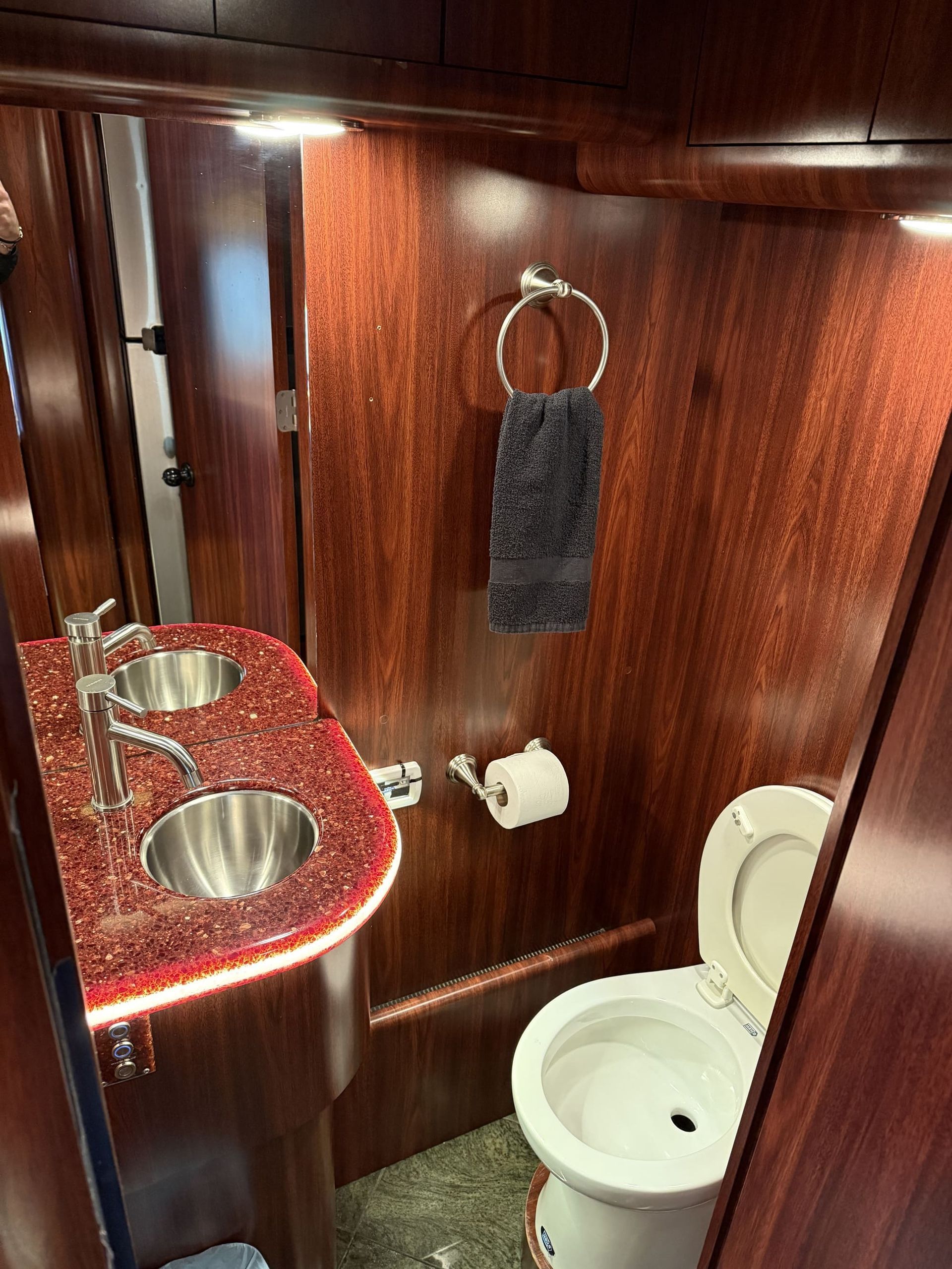 Coach 15 | Luxury Entertainer Coach for VIP Travel