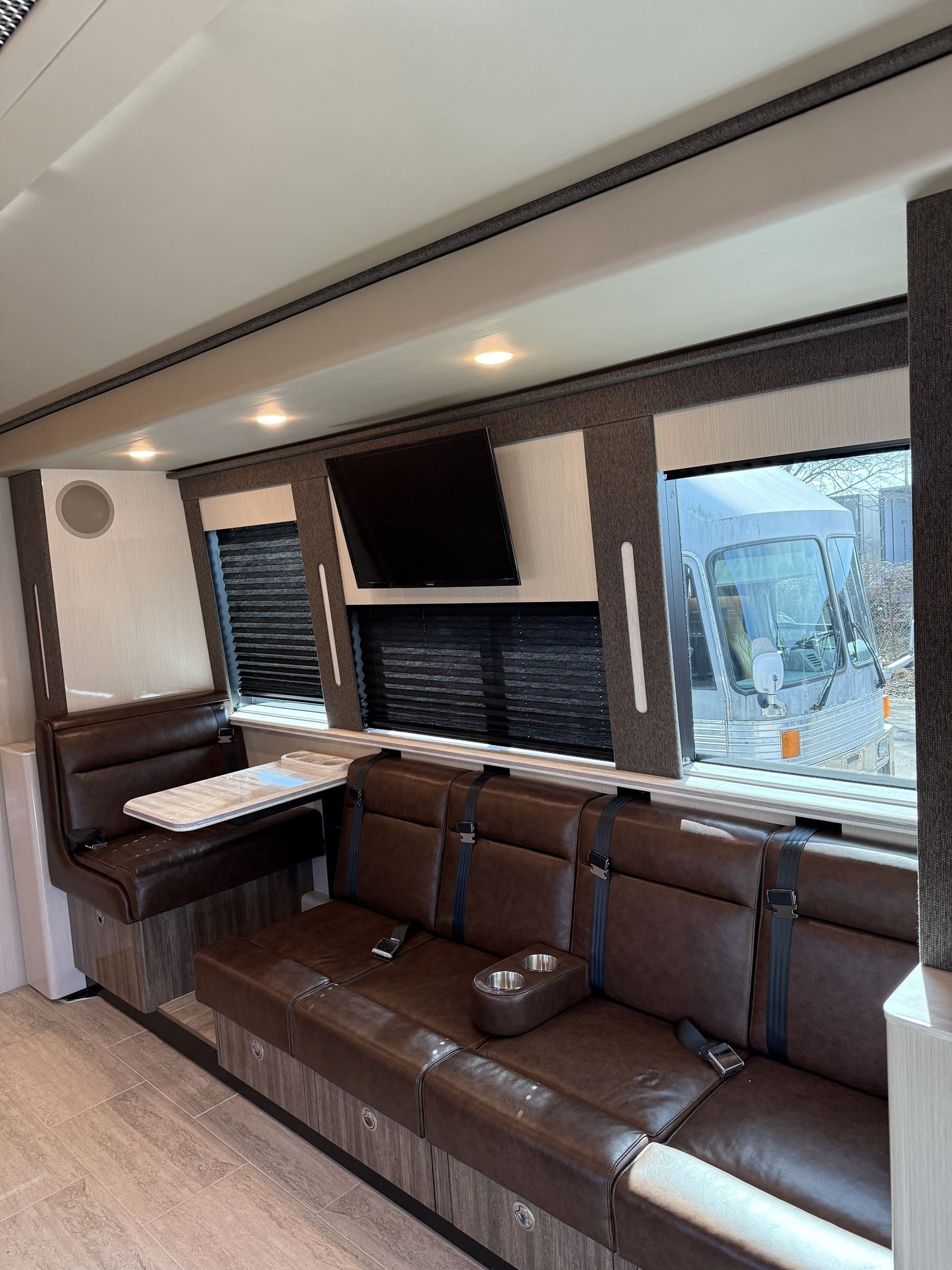 Coach 24 | Private Luxury Coach for Travel