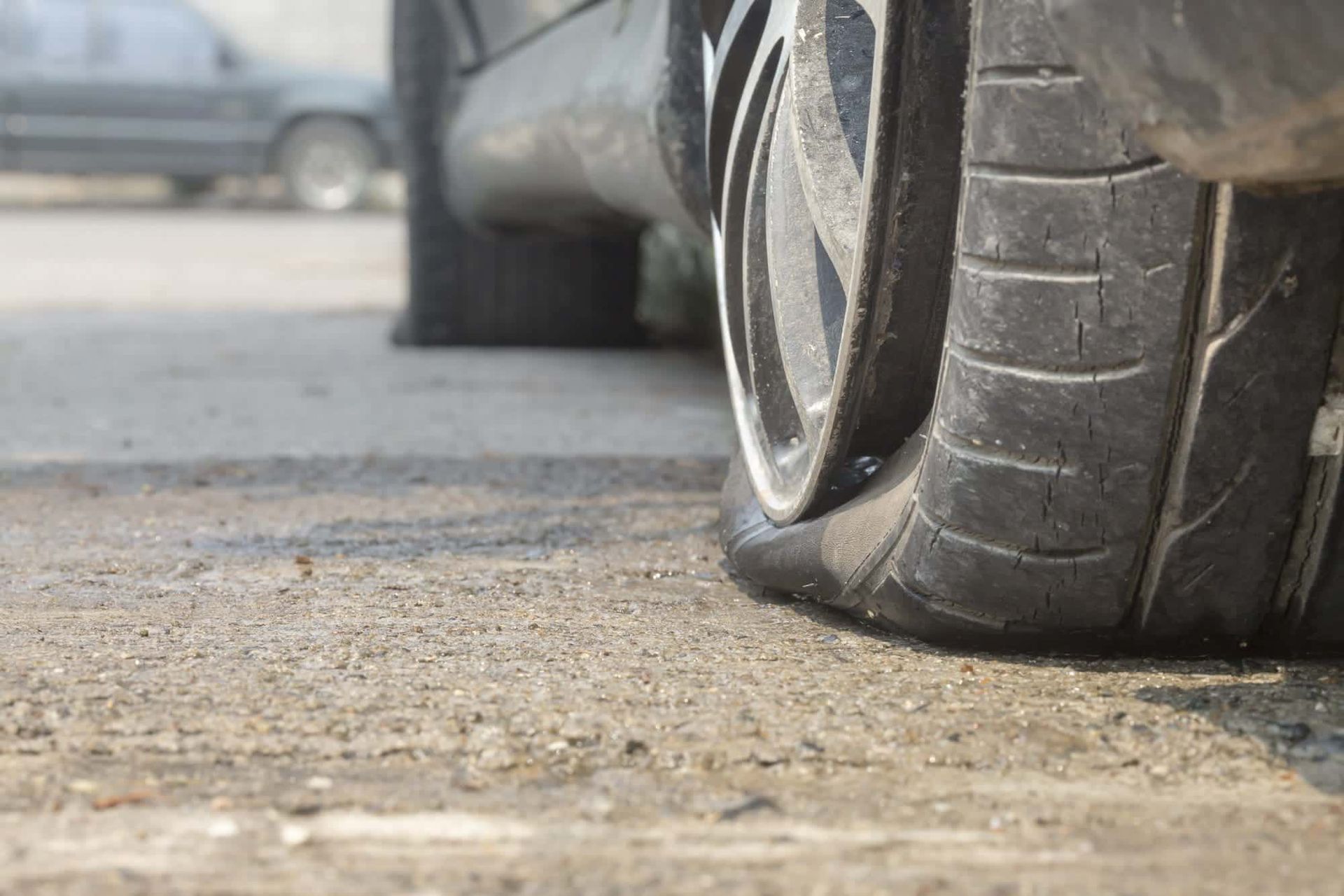 What to Do When You Have a Flat Tire at Night?
