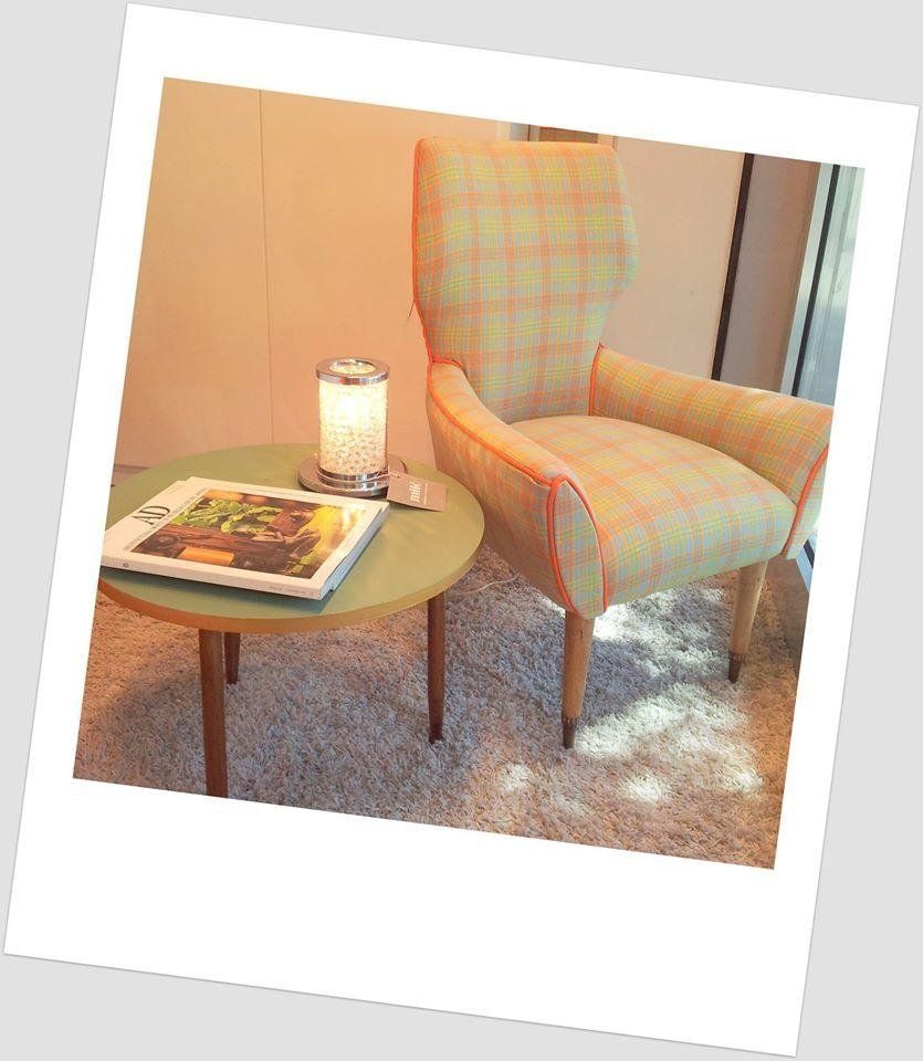 Poltrona imbottita con tessuto a quadri