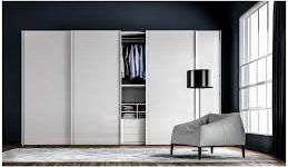 Armadio con ante scorrevoli