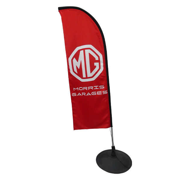 Bandera roja MG Morris Garages con logotipo blanco y base negra.