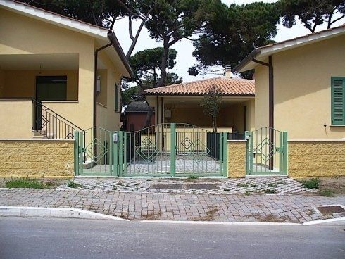 cancello con lucchetto