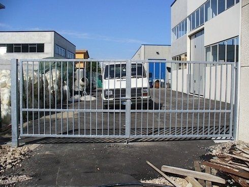 portone in acciaio