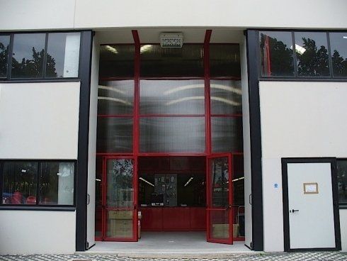 portone in ferro rosse