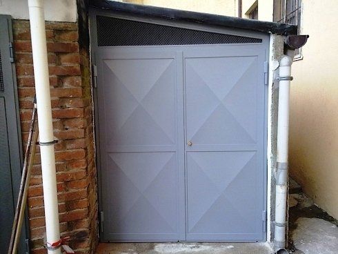 portone in ferro grigie