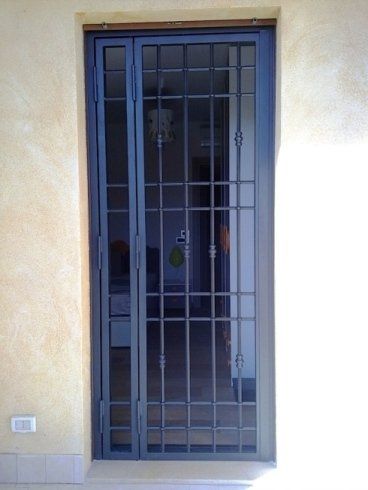 inferriate colore blu