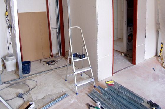 Costruzione di nuove pareti in cartongesso in appartamento a Recco