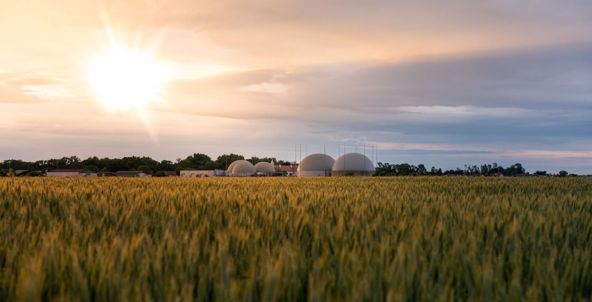 EVM Außenansicht Sonnenuntergang