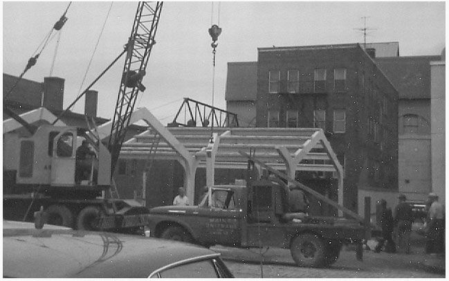 20 Ton Insley Setting Precast for The New Victor News Park
