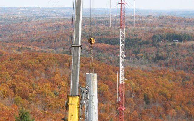 Crane Service Specialists at Ellis Bridge