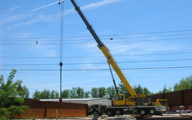 90T Crane Handling Beams in Saco Yard